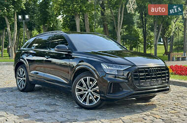 Внедорожник / Кроссовер Audi Q8 2021 в 