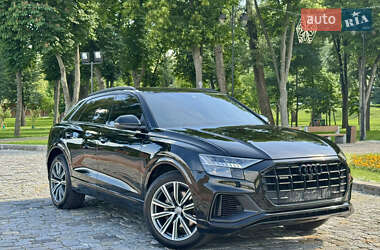 Внедорожник / Кроссовер Audi Q8 2021 в 