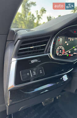 Внедорожник / Кроссовер Audi Q8 2021 в 