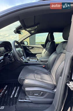 Внедорожник / Кроссовер Audi Q8 2021 в 