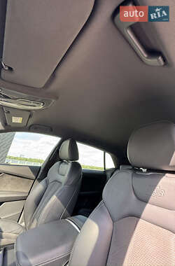 Внедорожник / Кроссовер Audi Q8 2021 в 