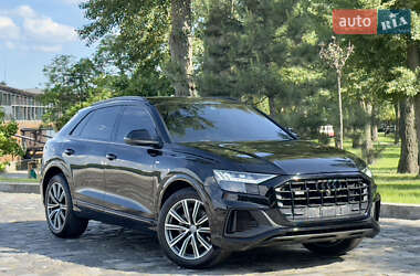 Внедорожник / Кроссовер Audi Q8 2021 в 