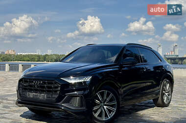 Внедорожник / Кроссовер Audi Q8 2021 в 