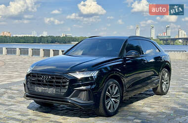 Внедорожник / Кроссовер Audi Q8 2021 в 