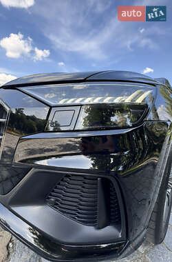 Внедорожник / Кроссовер Audi Q8 2021 в 