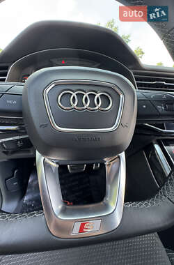 Внедорожник / Кроссовер Audi Q8 2021 в 