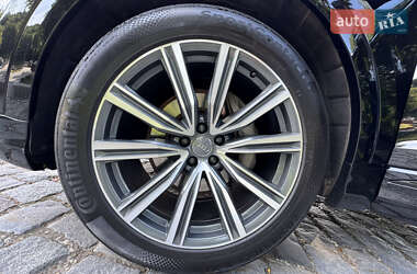 Внедорожник / Кроссовер Audi Q8 2021 в 