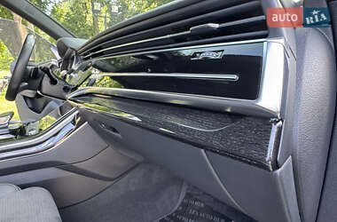 Внедорожник / Кроссовер Audi Q8 2021 в 