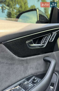 Внедорожник / Кроссовер Audi Q8 2021 в 