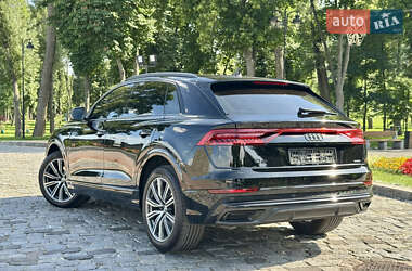 Внедорожник / Кроссовер Audi Q8 2021 в 