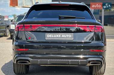 Позашляховик / Кросовер Audi Q8 2024 в 