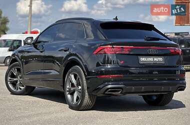 Позашляховик / Кросовер Audi Q8 2024 в 