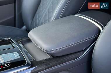 Позашляховик / Кросовер Audi Q8 2024 в 