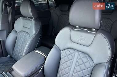 Позашляховик / Кросовер Audi Q8 2024 в 