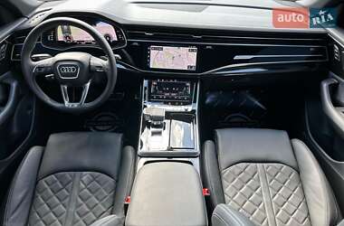 Позашляховик / Кросовер Audi Q8 2024 в 