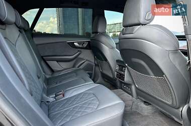 Позашляховик / Кросовер Audi Q8 2024 в 