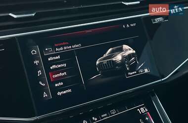 Позашляховик / Кросовер Audi Q8 2024 в 