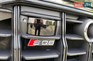Внедорожник / Кроссовер Audi Q8 2021 в 