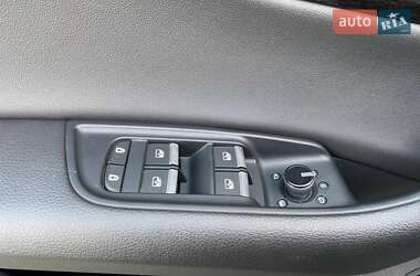 Внедорожник / Кроссовер Audi Q8 2021 в 