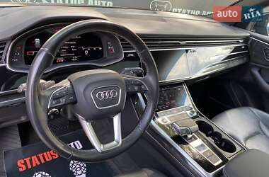 Внедорожник / Кроссовер Audi Q8 2021 в 