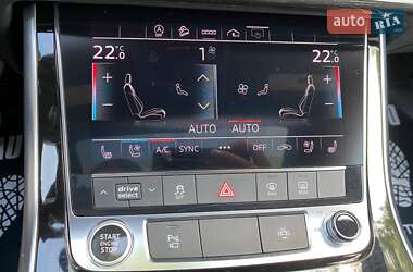 Внедорожник / Кроссовер Audi Q8 2021 в 