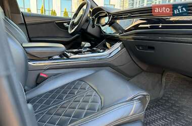 Внедорожник / Кроссовер Audi Q8 2018 в 