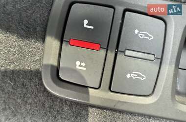 Позашляховик / Кросовер Audi Q8 2022 в 
