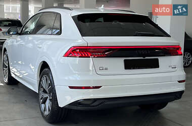 Внедорожник / Кроссовер Audi Q8 2021 в 