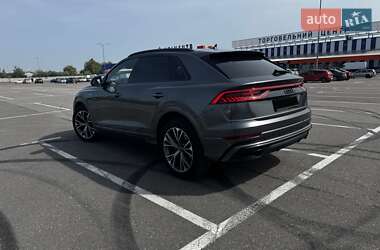Позашляховик / Кросовер Audi Q8 2021 в 