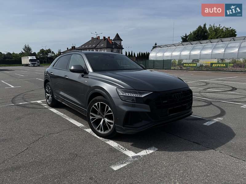 Позашляховик / Кросовер Audi Q8 2021 в 