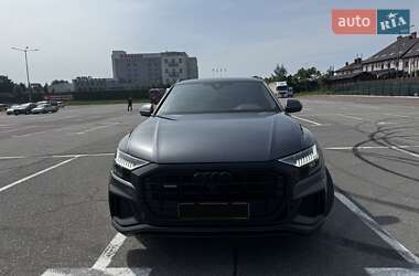 Позашляховик / Кросовер Audi Q8 2021 в 