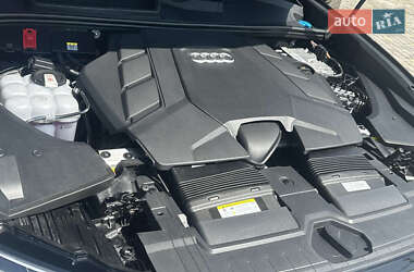 Внедорожник / Кроссовер Audi Q8 2023 в 