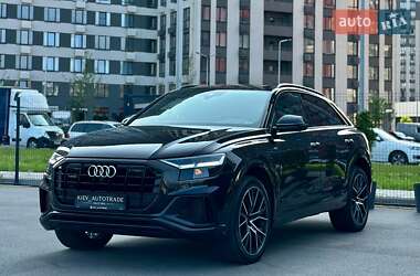 Позашляховик / Кросовер Audi Q8 2019 в 