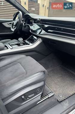 Внедорожник / Кроссовер Audi Q8 2023 в 