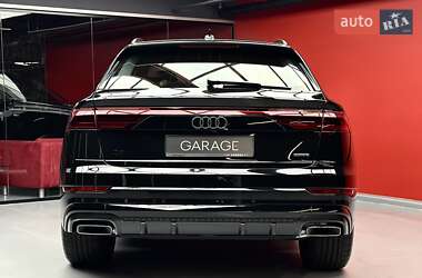 Позашляховик / Кросовер Audi Q8 2025 в 