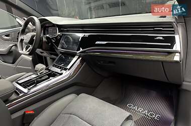 Позашляховик / Кросовер Audi Q8 2025 в 