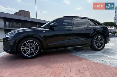 Внедорожник / Кроссовер Audi Q8 2023 в 