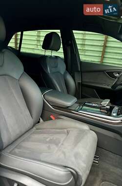 Внедорожник / Кроссовер Audi Q8 2025 в 