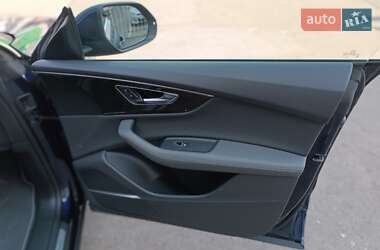Внедорожник / Кроссовер Audi Q8 2021 в 