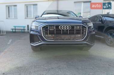 Внедорожник / Кроссовер Audi Q8 2021 в 