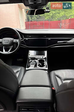 Внедорожник / Кроссовер Audi Q8 2018 в 