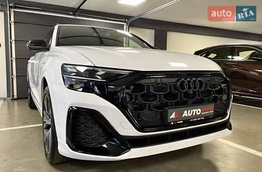 Позашляховик / Кросовер Audi Q8 2024 в 