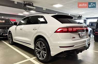 Позашляховик / Кросовер Audi Q8 2024 в 