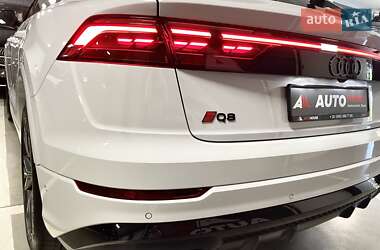 Позашляховик / Кросовер Audi Q8 2024 в 