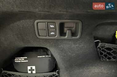Позашляховик / Кросовер Audi Q8 2024 в 