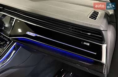 Позашляховик / Кросовер Audi Q8 2024 в 
