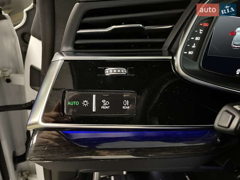 Позашляховик / Кросовер Audi Q8 2024 в Львові