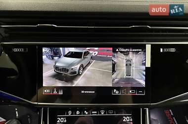 Позашляховик / Кросовер Audi Q8 2024 в 