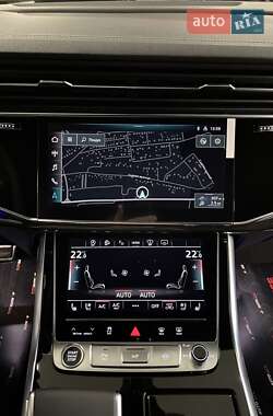 Позашляховик / Кросовер Audi Q8 2024 в 