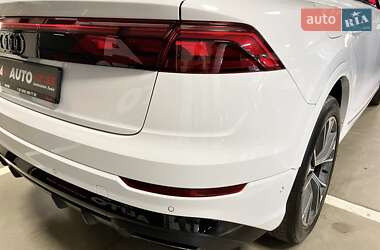 Позашляховик / Кросовер Audi Q8 2024 в 